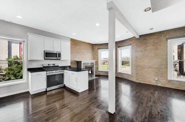 Photo - 5900 S Prairie Ave Unit Apt 2
