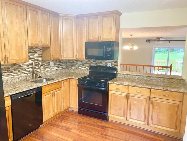 Photo - Spacious 3 Bed/2 Full & 2 Half Bath Townhome in Brinkley!