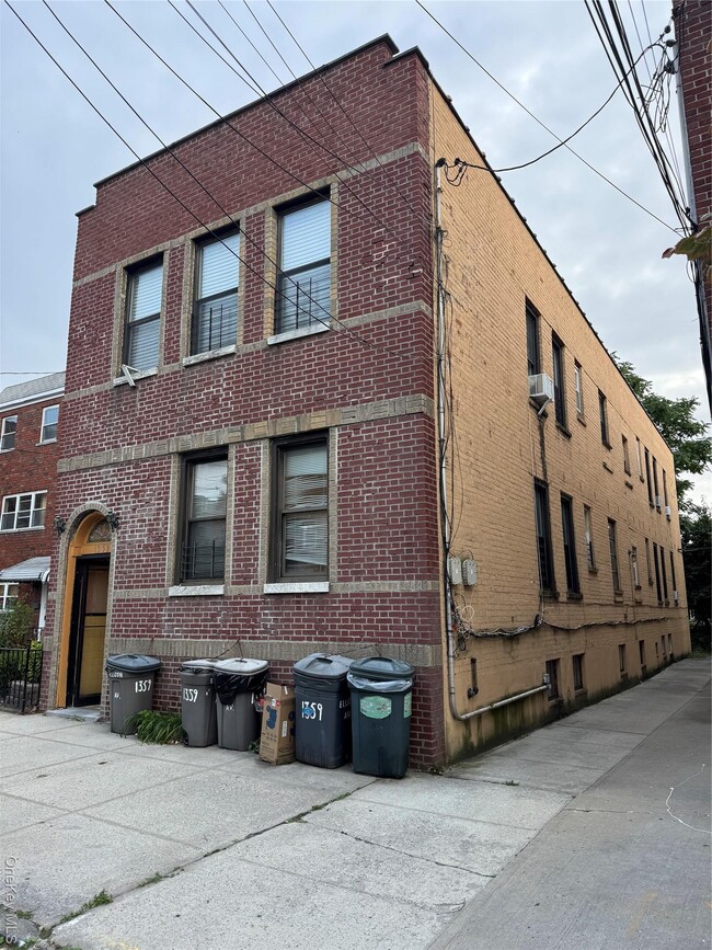 Building Photo - 1359 Ellison Ave Rental