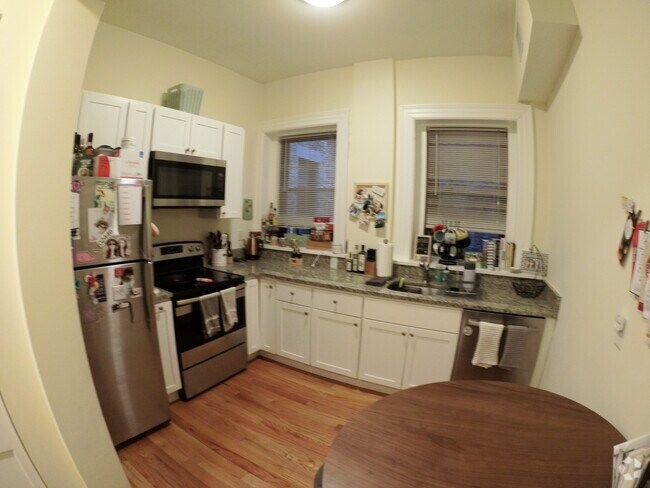 Building Photo - 1476 Beacon St Unit 14 Rental