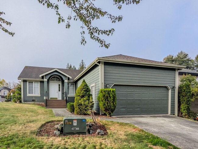 Building Photo - Beautiful 3 bed, 2 bath Rambler with fully...
