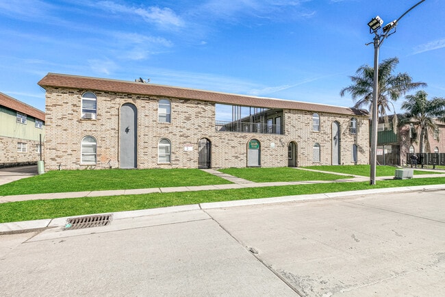 Plaza Park Apartments - Plaza Park Apartments