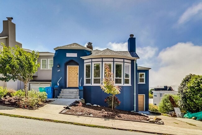 Building Photo - Modern 3BR/2BA Home in San Francisco's Westwood Highlands!