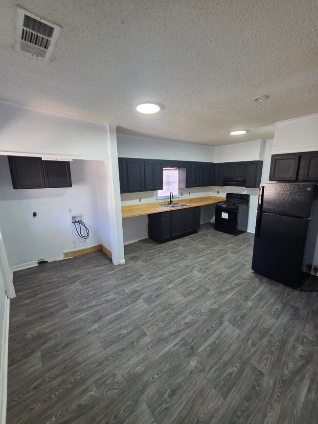 Photo - 2900 Center St