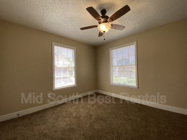 Photo - 1615.5 Gum St