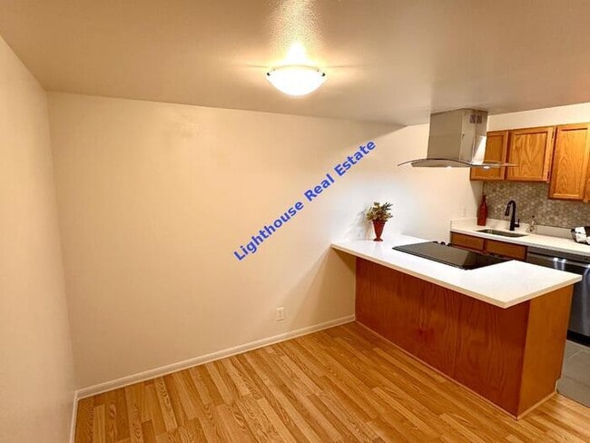 Building Photo - Spacious & Stylish 1-Bedroom Condo in the ... Unit 410