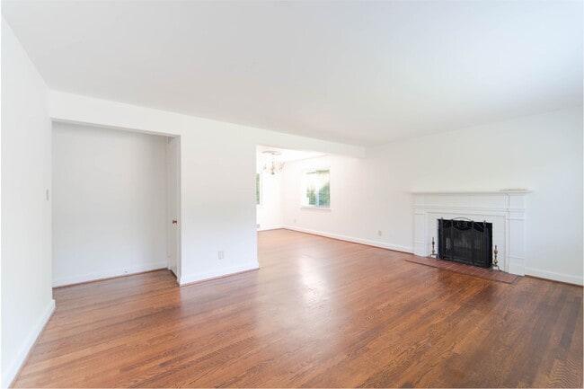Photo - 50's Rambler with 5 BR & 3 BA in One of the Best Locations in Arlington
