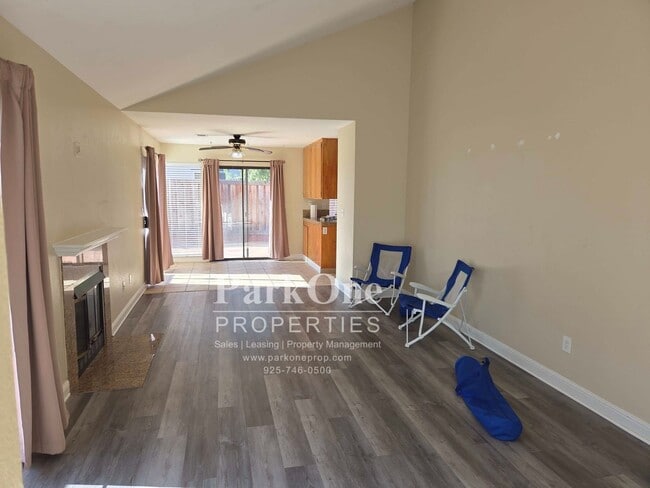 Photo - 384 Grovewood Loop N