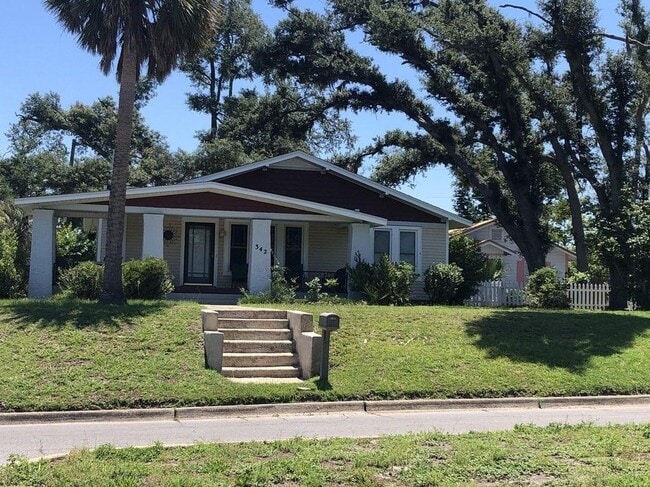 Building Photo - 342 N Cove Blvd Rental
