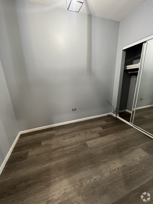 Building Photo - 2420 S Whipple St Unit 1 Rental
