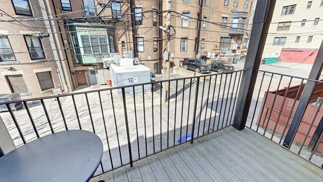 Photo - Large Unit on Newbury St, In-Unit Washer and Dryer, Eat-in Kitchen, All Large Bedrooms, Desirable...