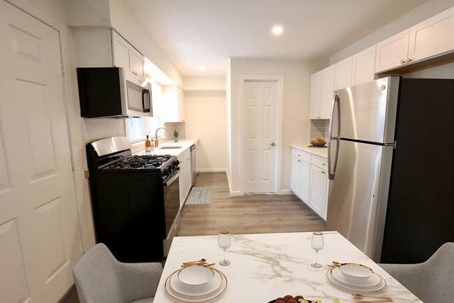 KITCHEN - Meadows at East Patchogue