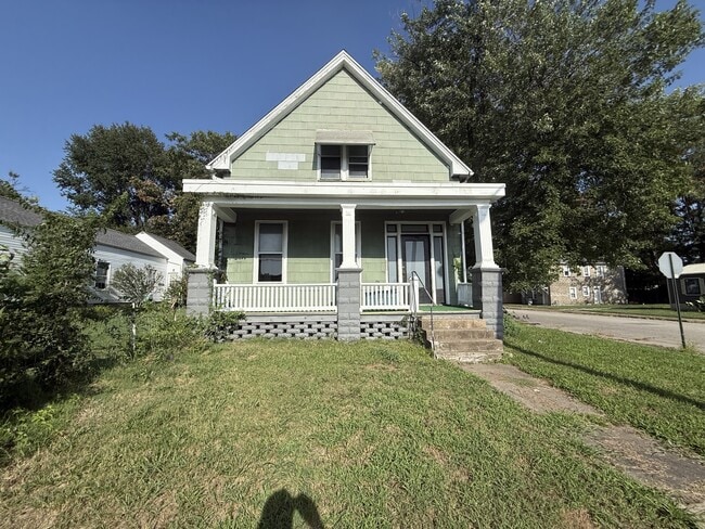 Building Photo - 401 N 4th Ave