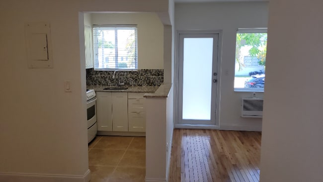 Photo - 9005 NE 8th Ave Unidad 2