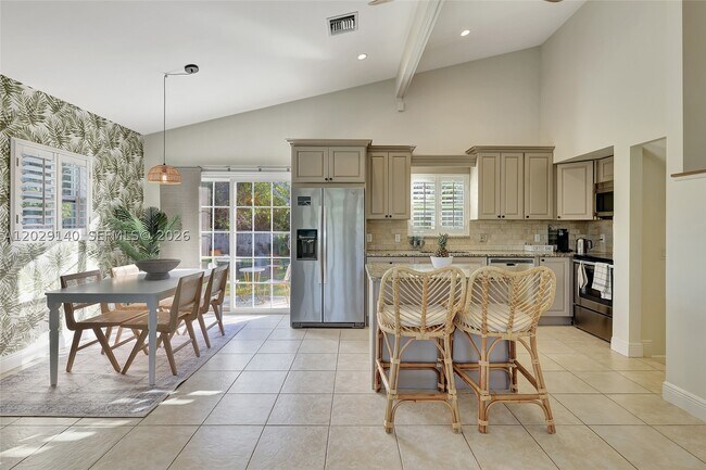 Photo - 240 SE Tressler Dr