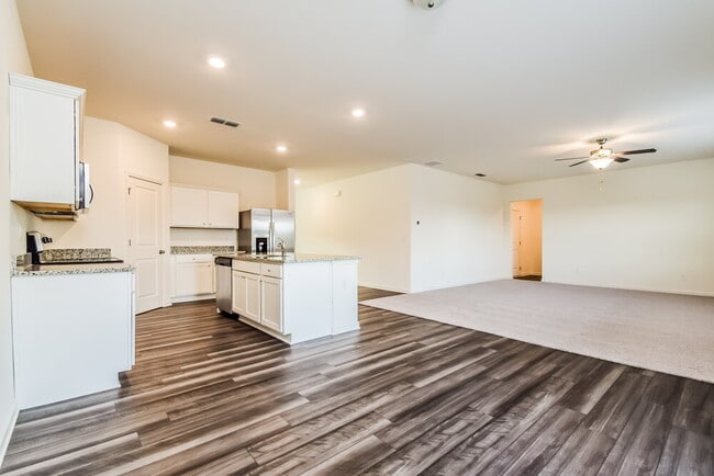 Photo - 367 Greenwalk Pl