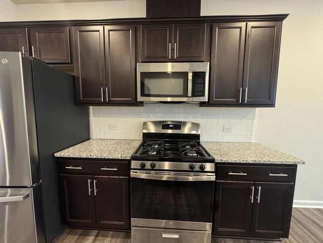 Photo - 1129 Lily Loch Wy