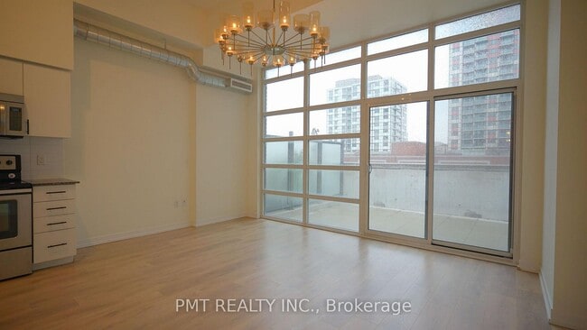 Photo - 1410-1410 Dupont St