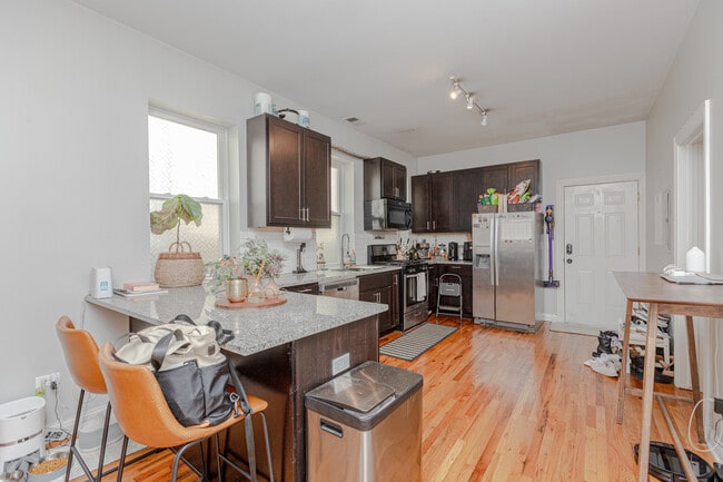 Building Photo - 2341 W Montana St Unit 1F