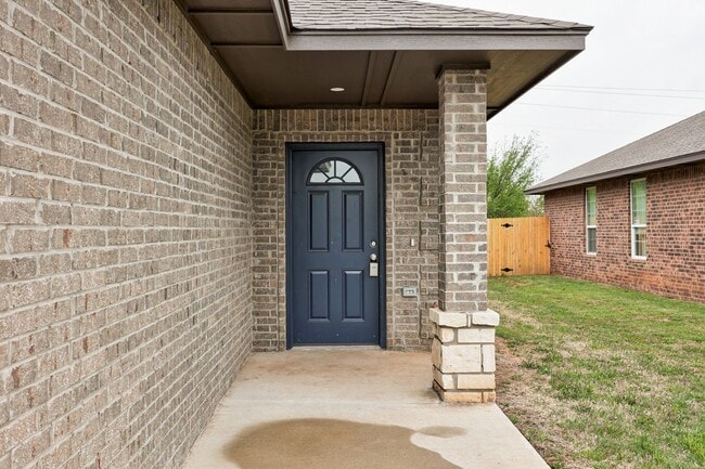 Photo - 3-Bed, 2-Bath Duplex with Waterway Views - Prime Location off I-40 in El Reno!