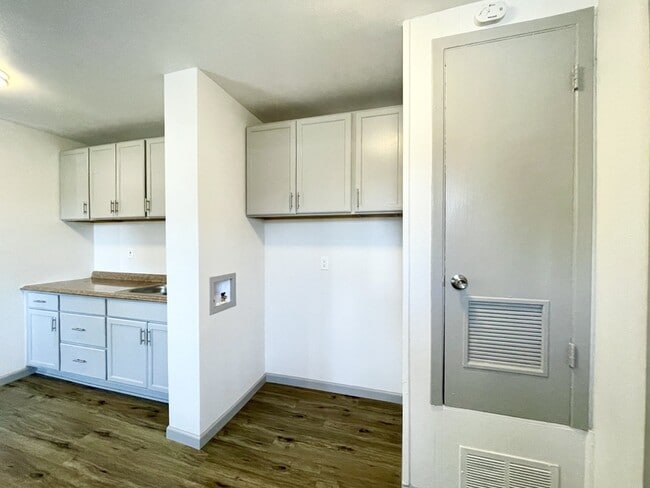 Photo - 2037 Beaumont St