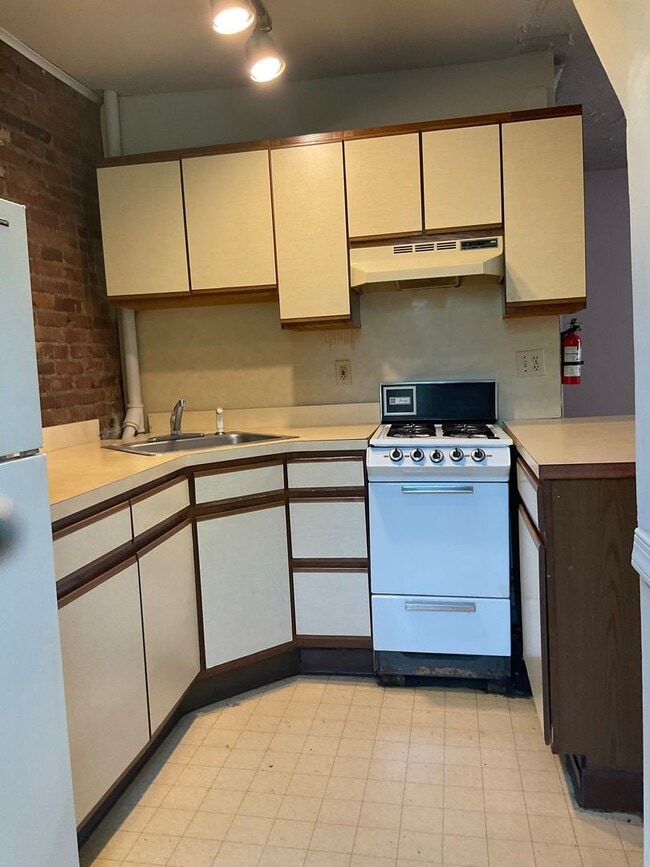 Photo - 215 Woodbine St Unit 215 WOODBINE ST- #3