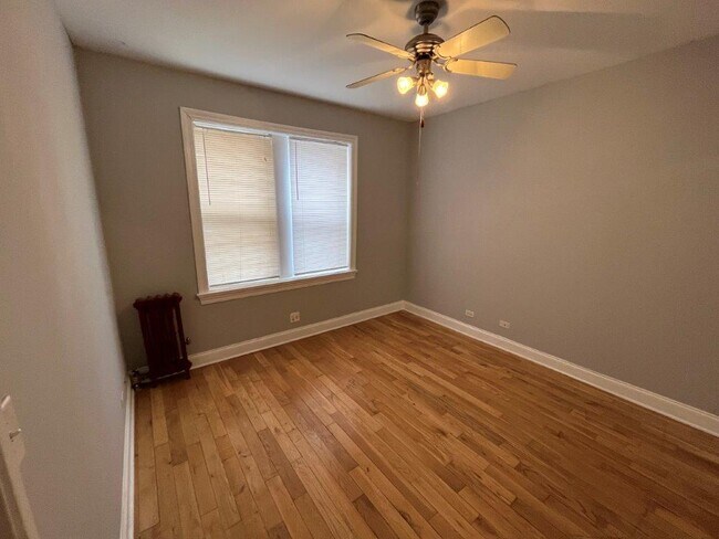 Photo - 4548 W George St Unit 2