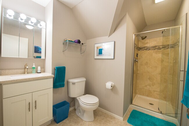 Photo - 2736 N Downer Ave Unidad 2738-A