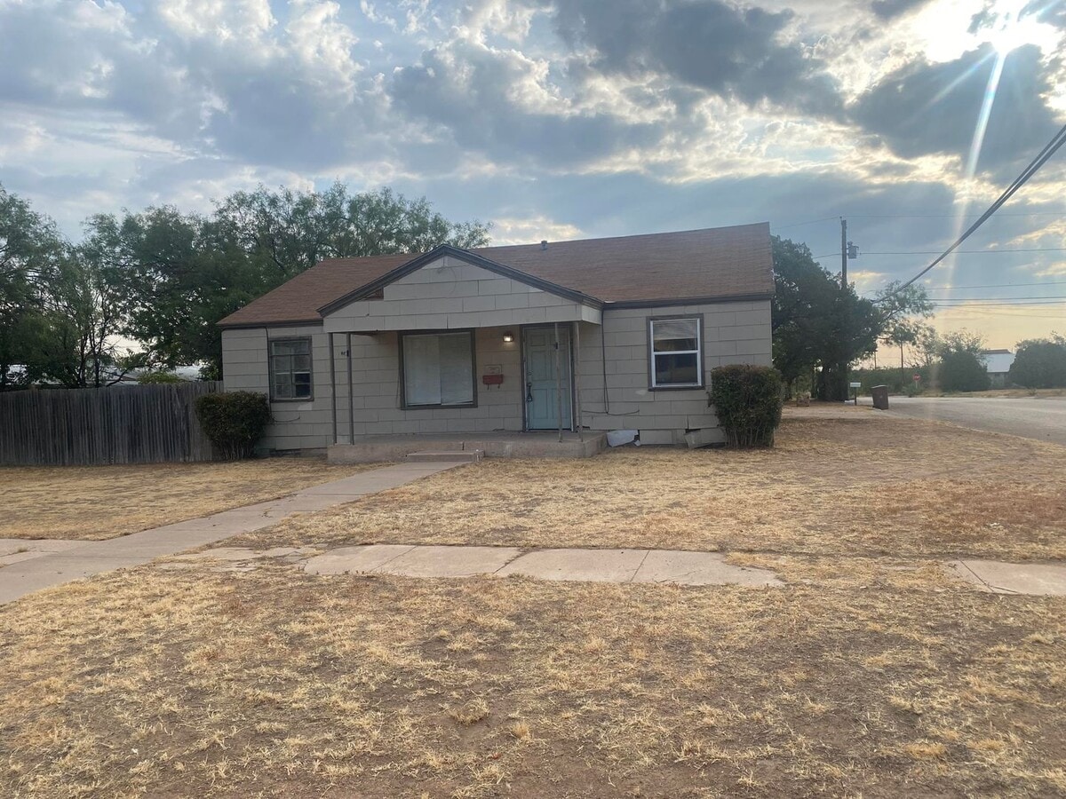 404 Circle Drive - Rental - 404 Circle Drive - Rental