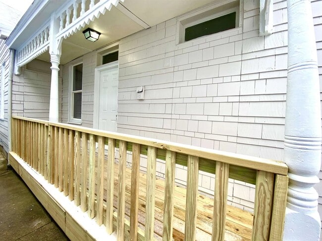 Photo - 313 E 16th St