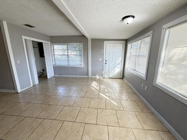 Photo - 1302 Josephine St