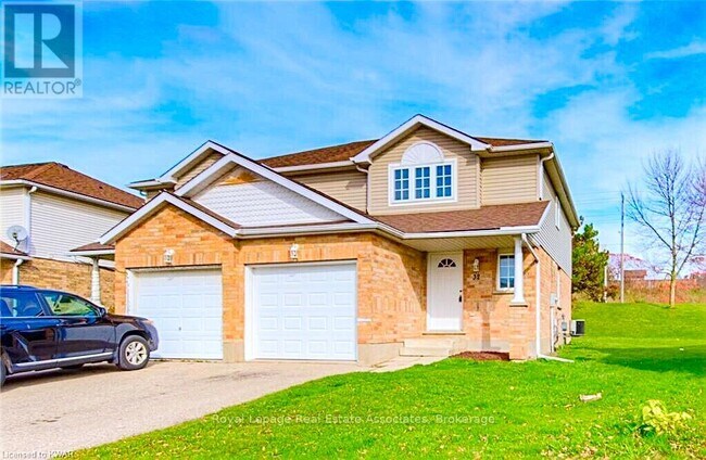 Photo - 32 Hackberry St