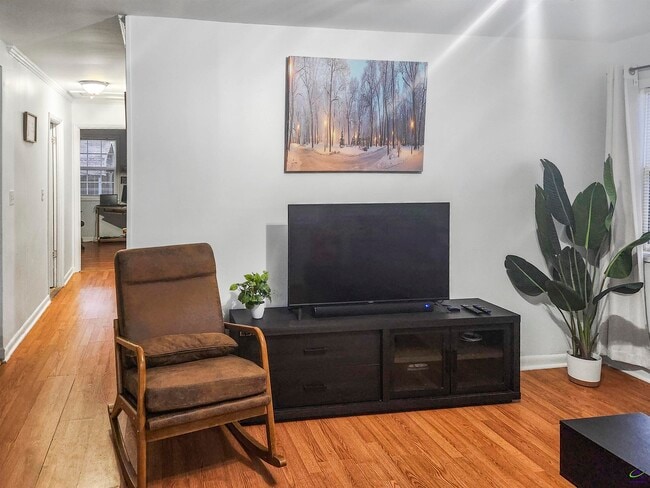 Photo - 106 Kingsbury Cir