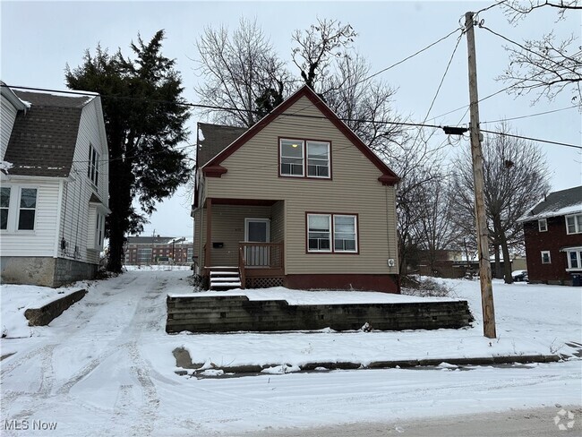 Building Photo - 475 Crouse St Rental