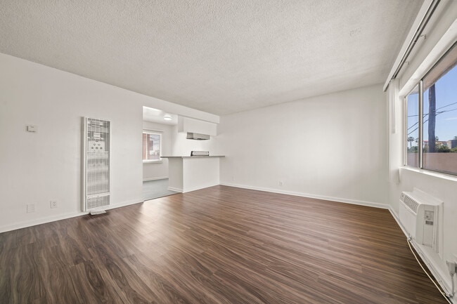 Photo - 1000 E 32nd St Unit D