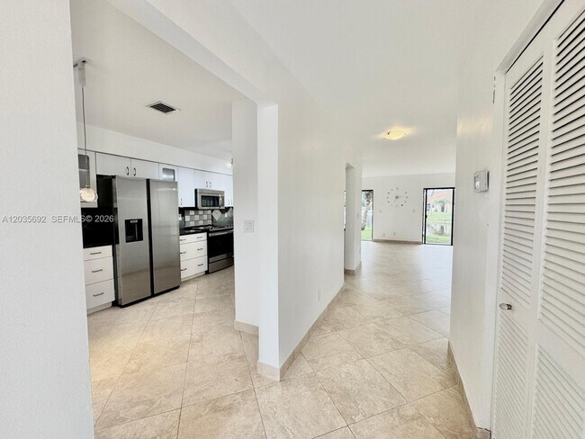Photo - 1415 SW 110th Way