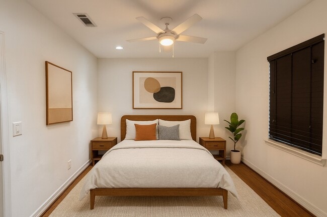 Photo - 208 E 38th St