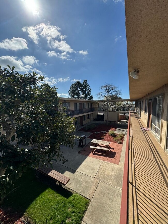 Building Photo - 7414 Mesa College Dr Unit 53