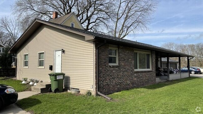 Building Photo - 101-103 South Riverside Drive - 103 Rental