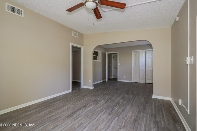 Photo - 1032 Busac Ave