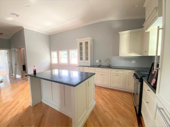 Photo - 66 Dudley St Unit 2