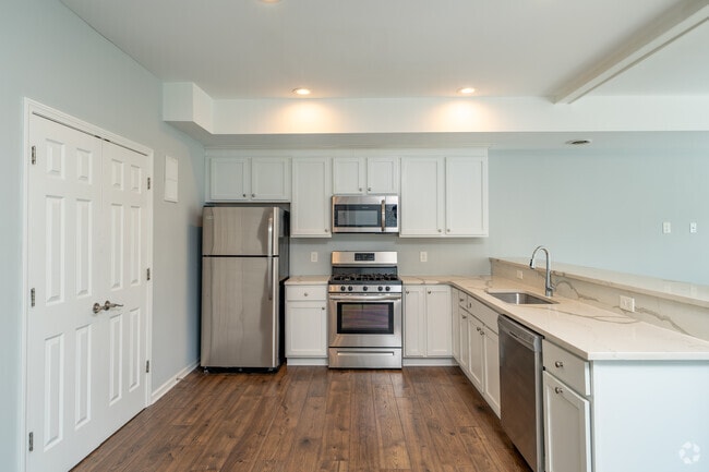 3BR, 2.5BA - 1700SF - Kitchen - Roger Chaffee Apartments