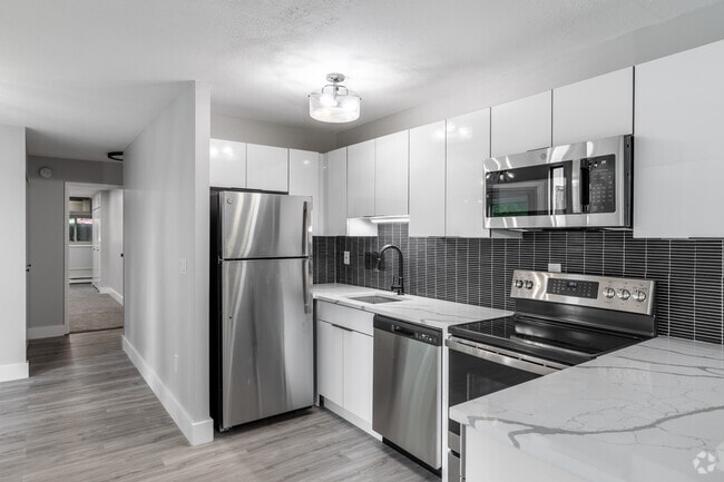 Photo - Whitewood Pond Apartments