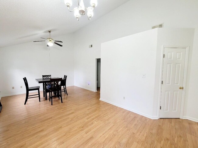 Photo - 1418 Glenda Dr