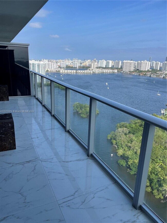 Photo - 16385 Biscayne Blvd Condo
