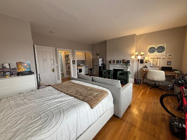 Photo - 82 Charles St Unit 4R