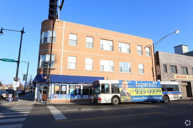 Building Photo - 3957 W Irving Park Rd Unit 302 Rental