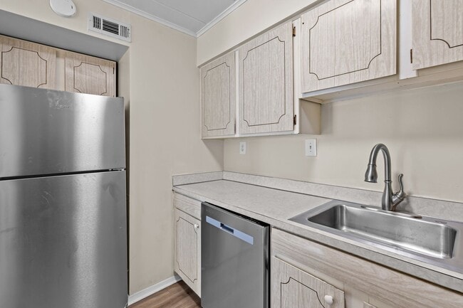 Photo - Quiet Norfolk Condo – Utilities & Parking ...