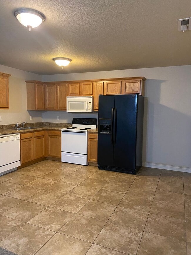 3 bedroom 2 bath duplex with 2 Car Garage ... - 3 bedroom 2 bath duplex with 2 Car Garage ...