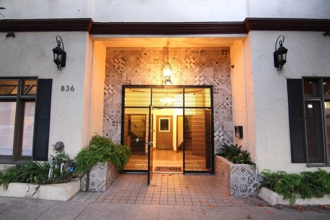 Photo - 836 Sanborn Ave